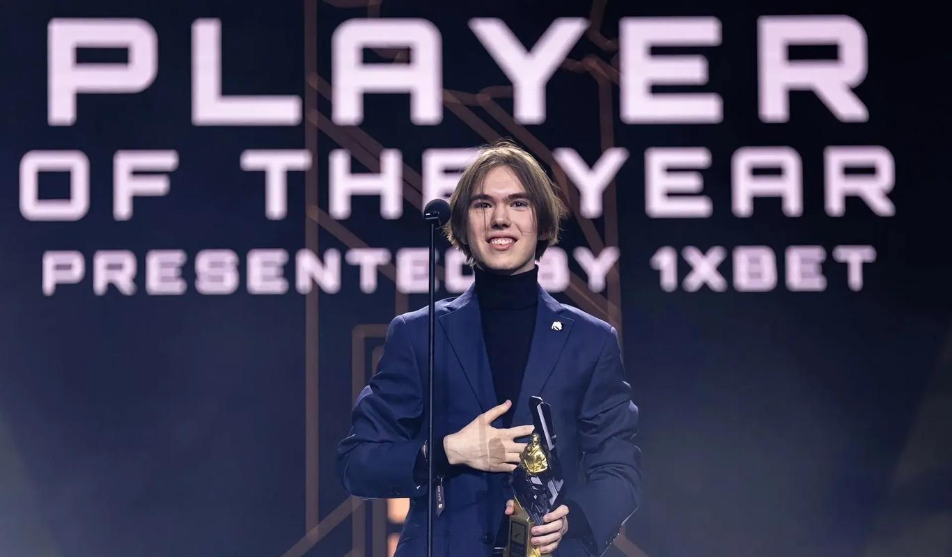 折磨自己和观众！ Anyone's Legend 几乎输掉了比赛， LGD Gaming 的龙团爆炸，被中路扫荡。